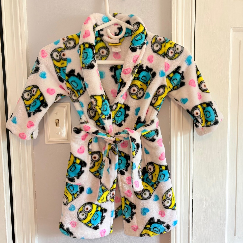 Minions Girls 4 Bathrobe White Plush Hearts Fleece Robe Loungewear Belt